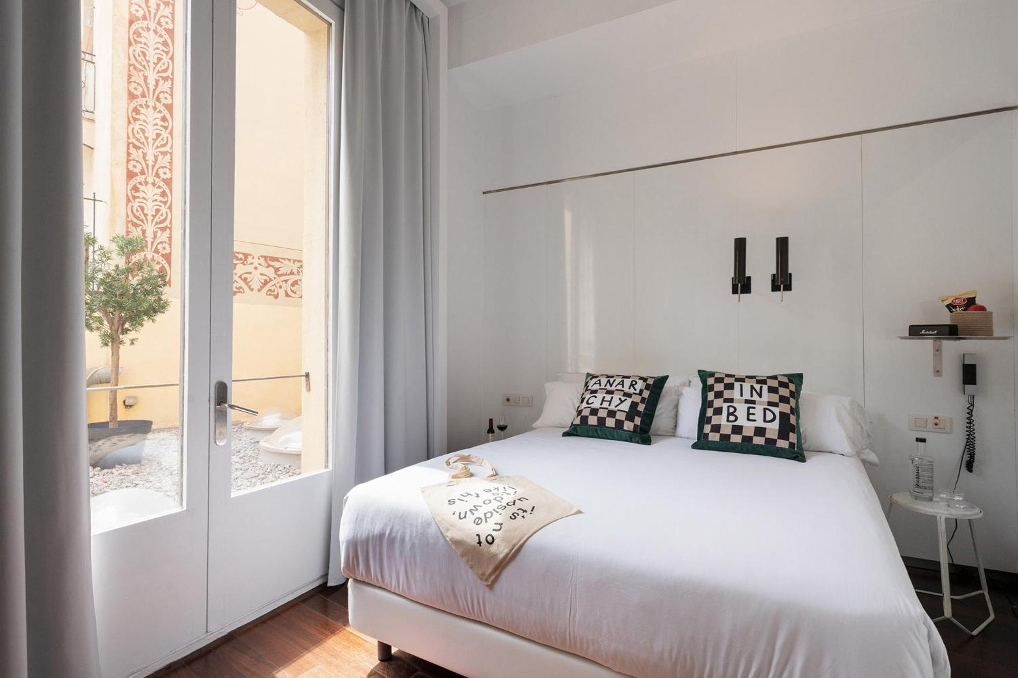Chic & Basic Born Boutique Hotel Barcelona Exterior photo