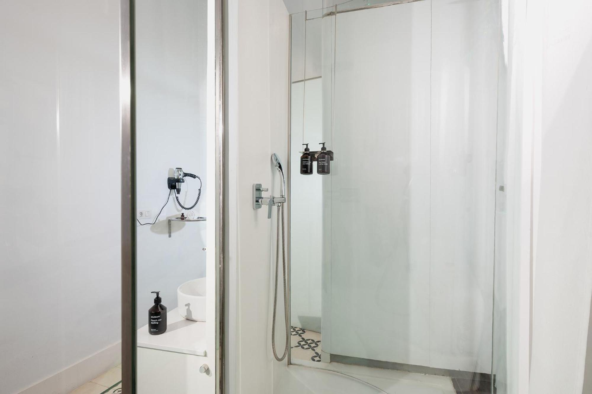 Chic & Basic Born Boutique Hotel Barcelona Exterior photo