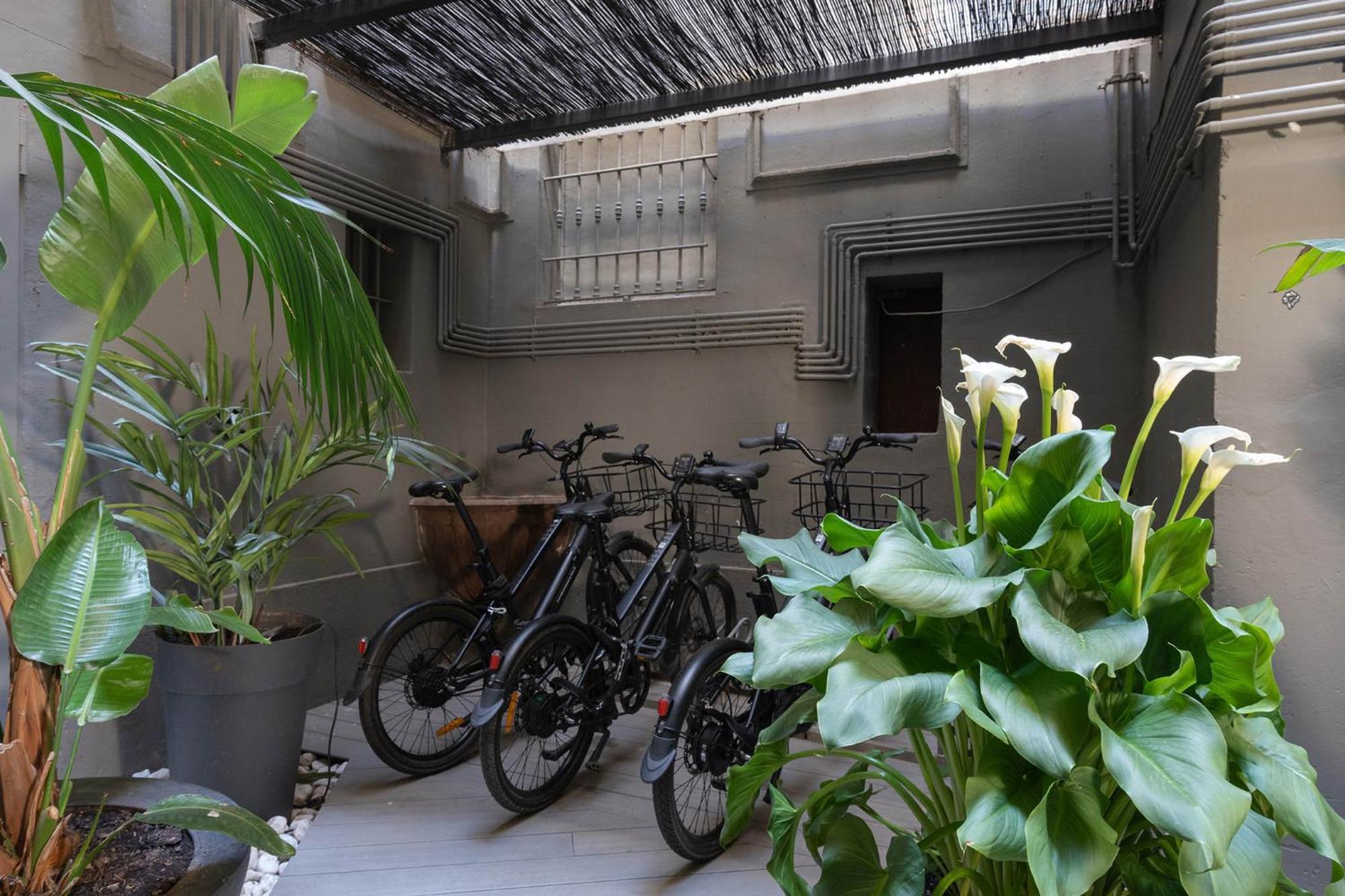 Chic & Basic Born Boutique Hotel Barcelona Exterior photo